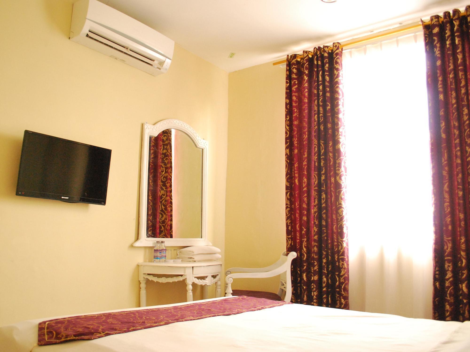 Wijaya Imperial Hotel Baturetno Екстер'єр фото