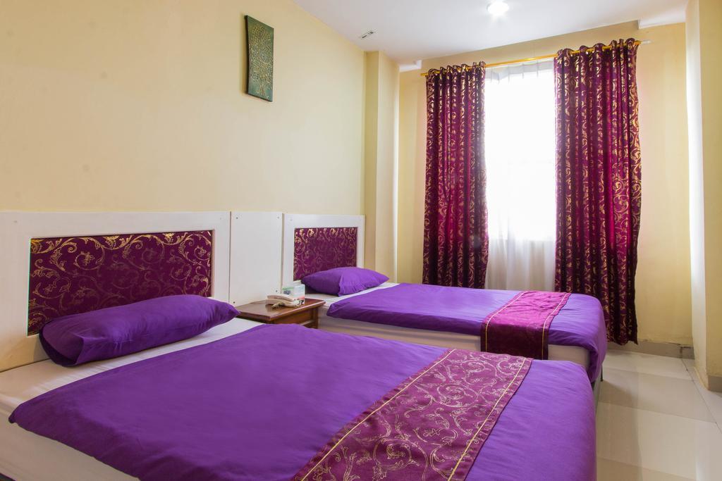 Wijaya Imperial Hotel Baturetno Екстер'єр фото