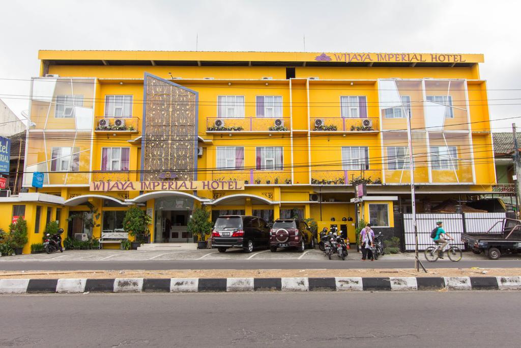 Wijaya Imperial Hotel Baturetno Екстер'єр фото